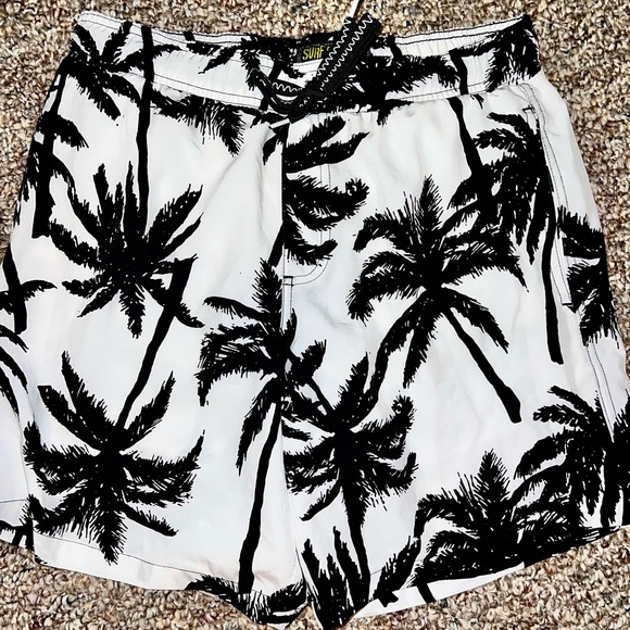 Bundle of Mens Swim Trunks Size Medium - Picture 6 of 7